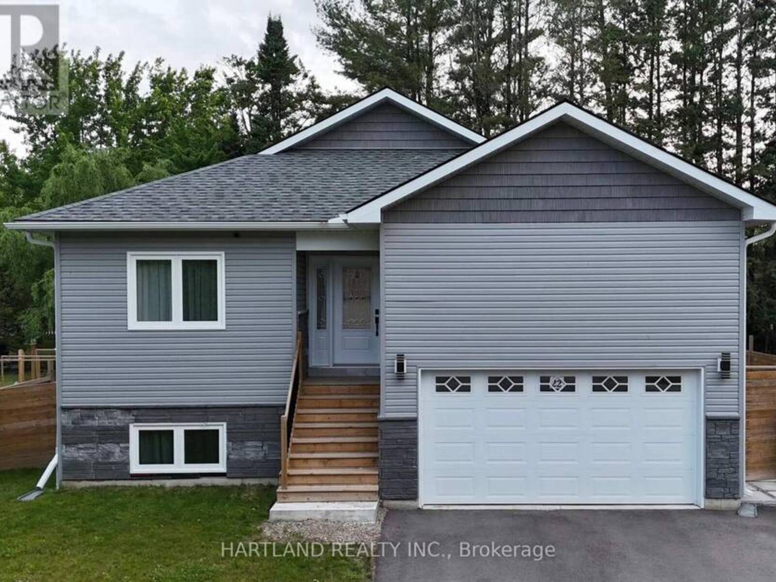 22 BERKELY STREET, Wasaga Beach, Ontario L9Z 2N6