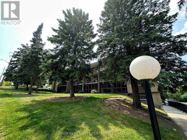 301 - 944 CALEDONIAN VIEW Cambridge Ontario, N3H 1A5 - 3 Bedrooms Condo For Sale