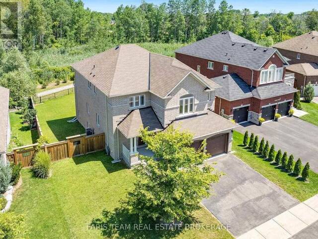 33 PEARL STREET Wasaga Beach Ontario, L9Z 0G9 - 5 Bedrooms Home For Sale