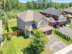 33 PEARL STREET Wasaga Beach Ontario, L9Z 0G9