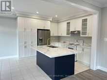 1 COPPERHILL HEIGHTS N | Barrie Ontario | Slide Image Four