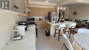 112 NESS DRIVE | Richmond Hill Ontario | Slide Image Nine