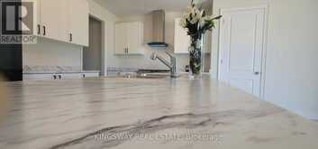 167 TRAIL BOULEVARD | Barrie Ontario | Slide Image Thirty-four