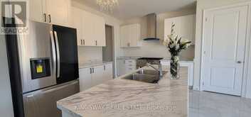 167 TRAIL BOULEVARD | Barrie Ontario | Slide Image Thirty-six