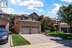 1459 RAVENSMOOR CRESCENT | Mississauga Ontario | Slide Image Two