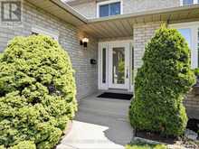 138 STRAWBERRY DRIVE | Hamilton Ontario | Slide Image Eight