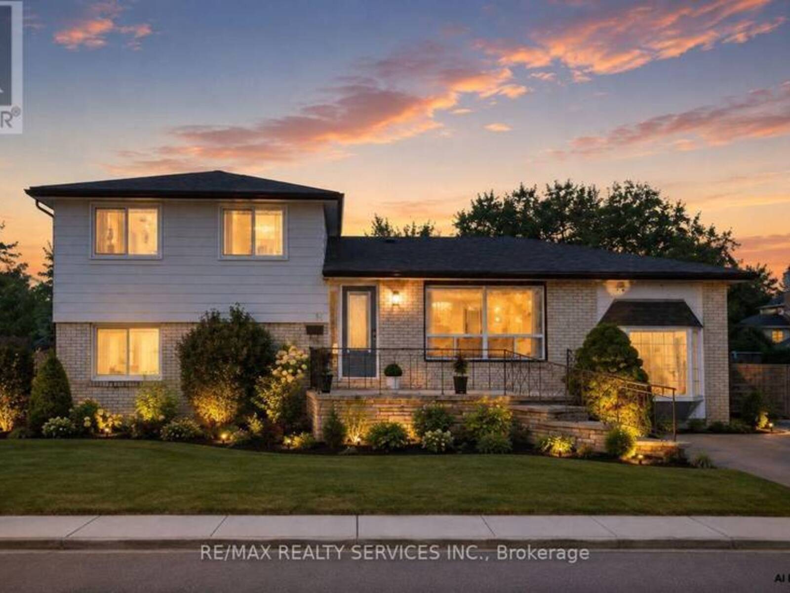 34 WATSON CRESCENT, Brampton, Ontario L6W 1E7