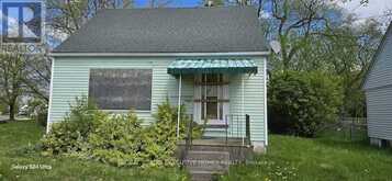 5168 STANLEY AVENUE | Niagara Falls Ontario | Slide Image One