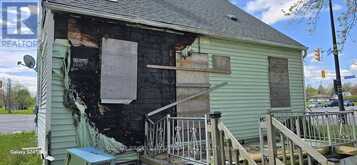 5168 STANLEY AVENUE | Niagara Falls Ontario | Slide Image Two