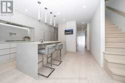 30 CARLING AVENUE | Toronto Ontario | Slide Image Three