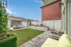 30 CARLING AVENUE | Toronto Ontario | Slide Image Forty