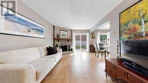 27 DUNKELD WAY | Markham Ontario | Slide Image Three