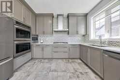 62 LADDER CRESCENT | East Gwillimbury Ontario | Slide Image Ten