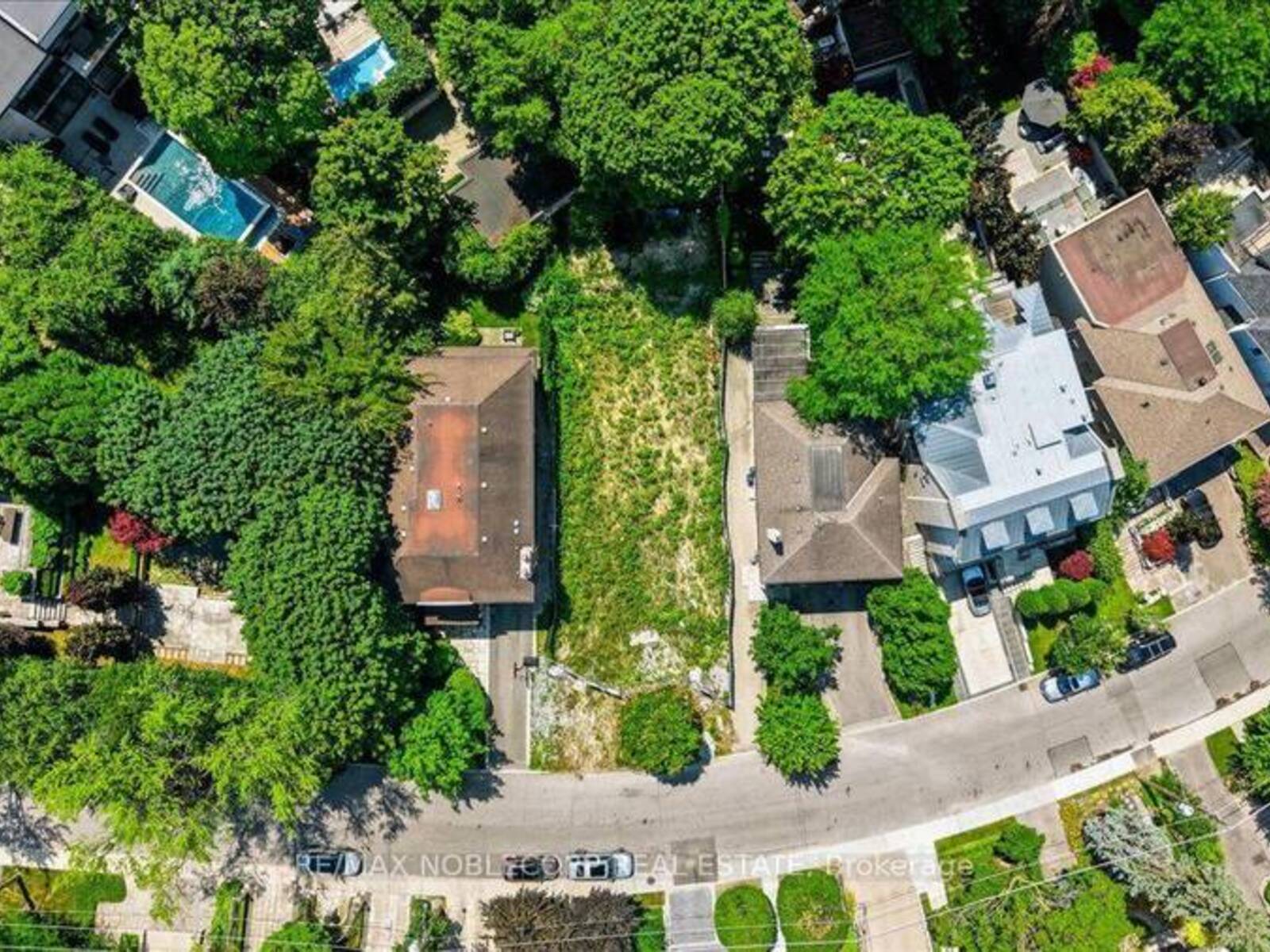 180 DUNVEGAN ROAD, Toronto, Ontario M5P 2P2