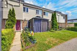 165 - 74 SPRINGFAIR AVENUE | Aurora Ontario | Slide Image Three