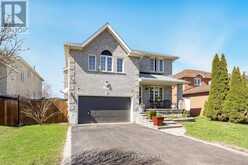 4 WHISPERING PINE PLACE | Barrie Ontario | Slide Image Three