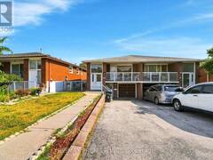 15 MADONNA GARDENS Toronto Ontario, M9L 2T5