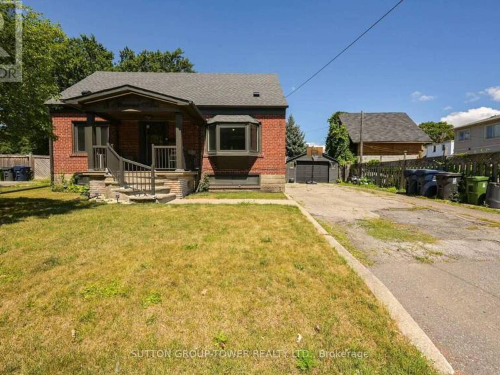 8 YVONNE AVENUE N, Toronto, Ontario M3L 1C7