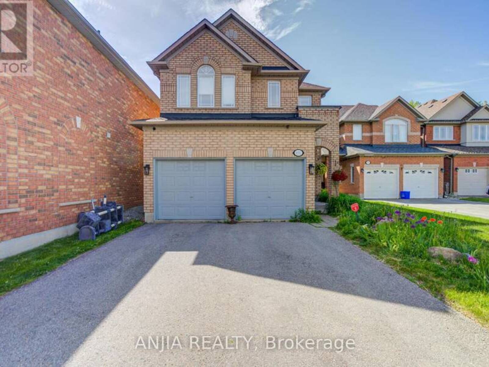 132 ESTATE GARDEN DRIVE, Richmond Hill, Ontario L4E 3X8