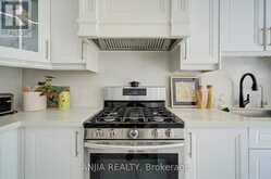 132 ESTATE GARDEN DRIVE | Richmond Hill Ontario | Slide Image Nineteen