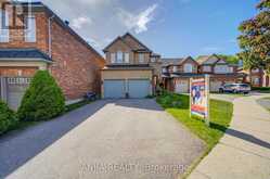 132 ESTATE GARDEN DRIVE | Richmond Hill Ontario | Slide Image Two