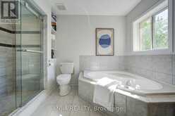 132 ESTATE GARDEN DRIVE | Richmond Hill Ontario | Slide Image Thirty-three