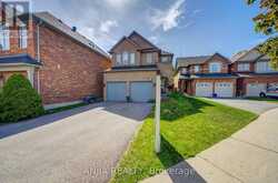 132 ESTATE GARDEN DRIVE | Richmond Hill Ontario | Slide Image Three