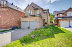 132 ESTATE GARDEN DRIVE | Richmond Hill Ontario | Slide Image Four
