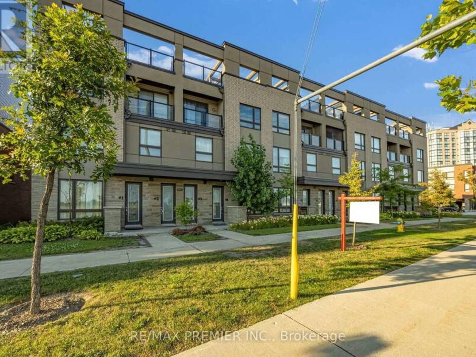 4 - 624 REXDALE BOULEVARD, Toronto, Ontario M9W 0G1