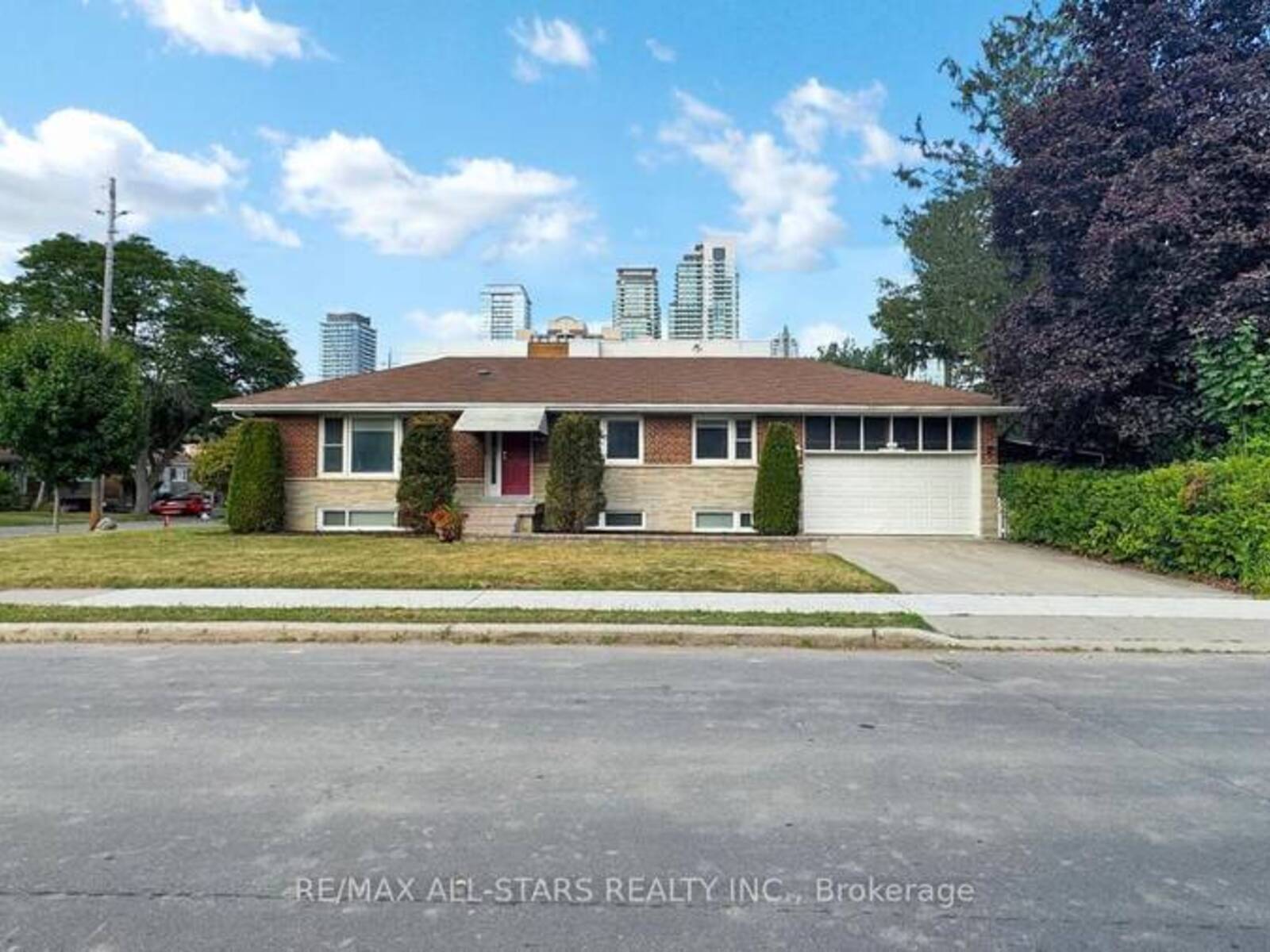 105 BETTY ANN DRIVE, Toronto, Ontario M2N 1X1