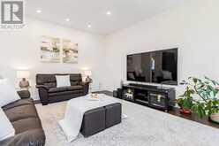 11 ROBERT BALDWIN BOULEVARD | East Gwillimbury Ontario | Slide Image Five
