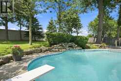 111 WHISPERING PINE TRAIL | Aurora Ontario | Slide Image Forty