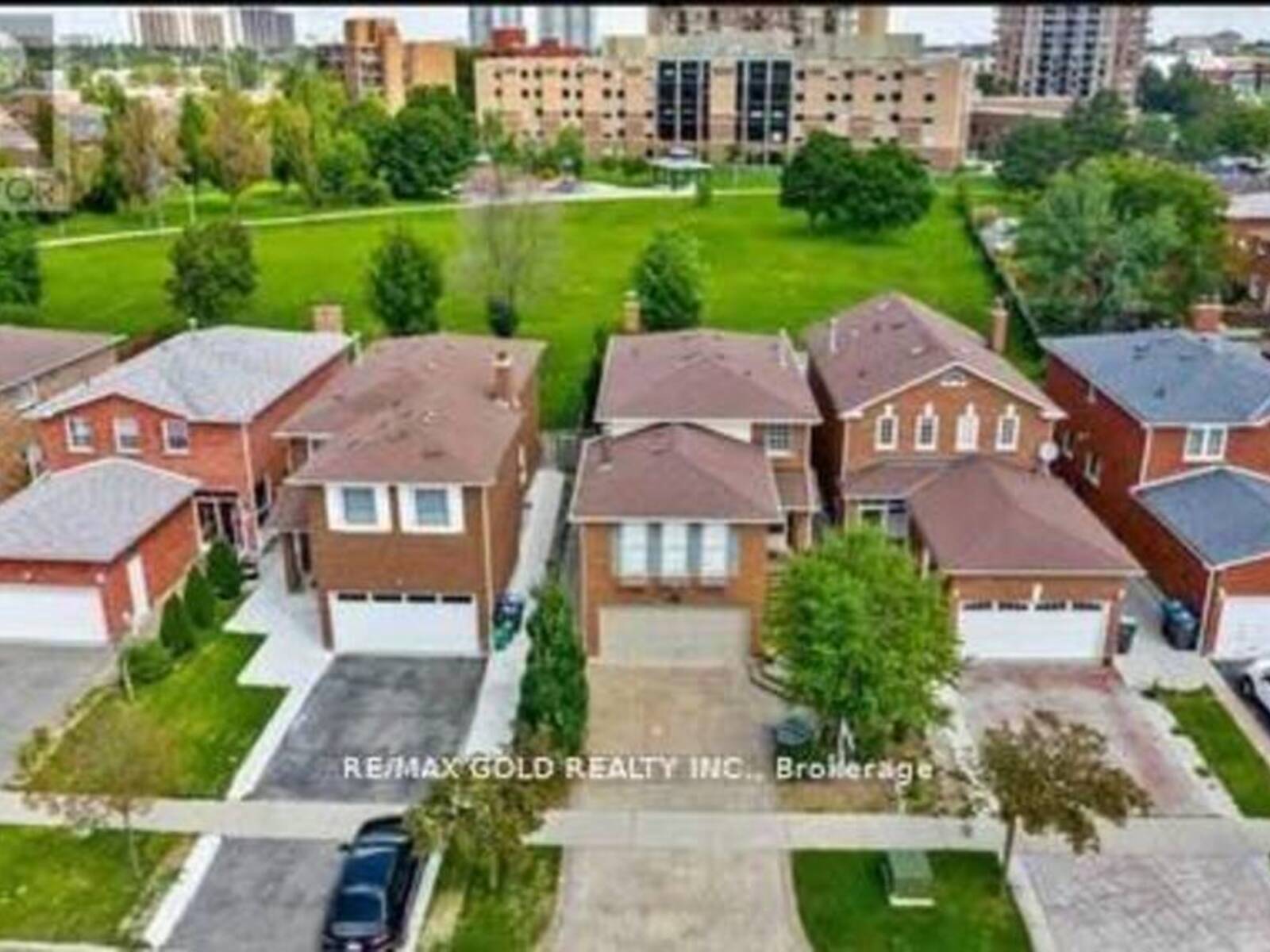 36 WINDMILL BOULEVARD, Brampton, Ontario L6Y 3E4