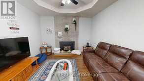 31 APPLEWOOD LANE | London Ontario | Slide Image Eleven