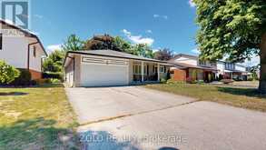 31 APPLEWOOD LANE | London Ontario | Slide Image One