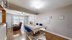 31 APPLEWOOD LANE | London Ontario | Slide Image Nine