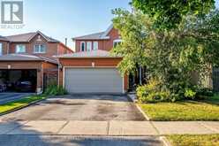 112 MULHOLLAND DRIVE | Vaughan Ontario | Slide Image Three