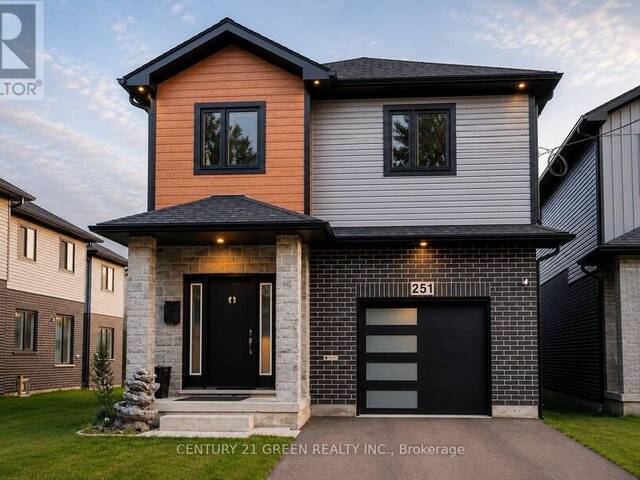 251 CLARK AVENUE Kitchener Ontario, N2C 2A9 - 4 Bedrooms Home For Sale
