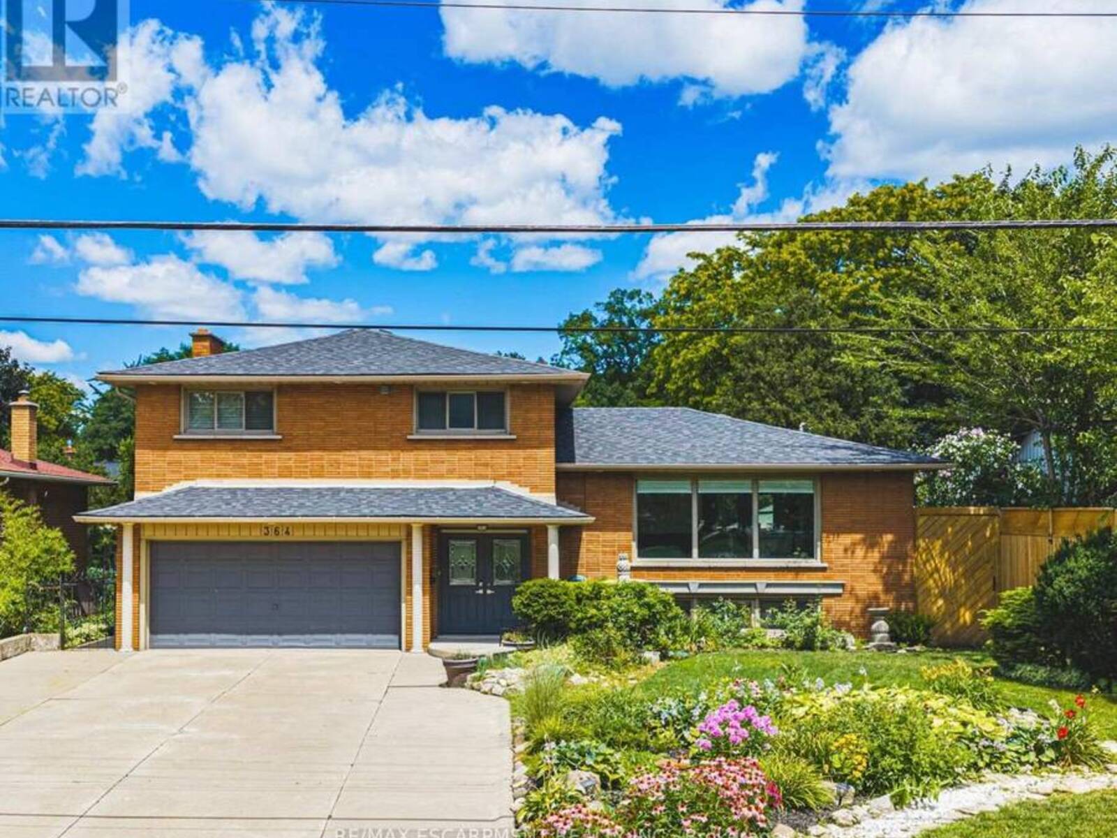 364 FENNELL AVENUE W, Hamilton, Ontario L9C 1G4