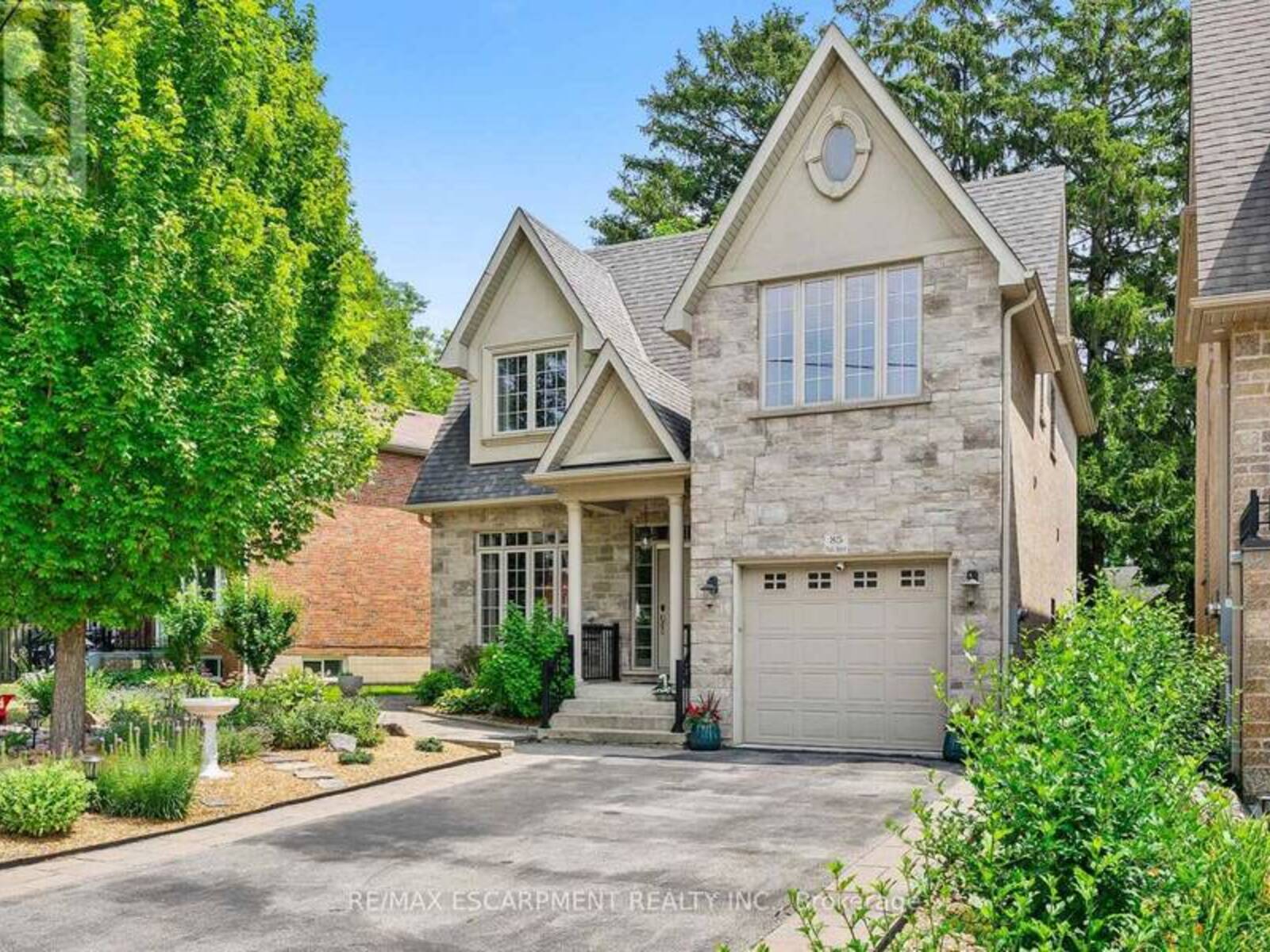 85 PARK STREET W, Mississauga, Ontario L5H 1L2