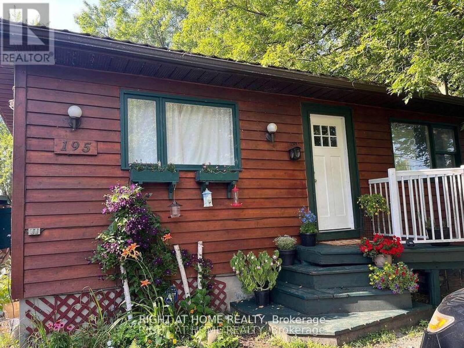195 LAKELAND CRESCENT, Richmond Hill, Ontario L4E 3A4