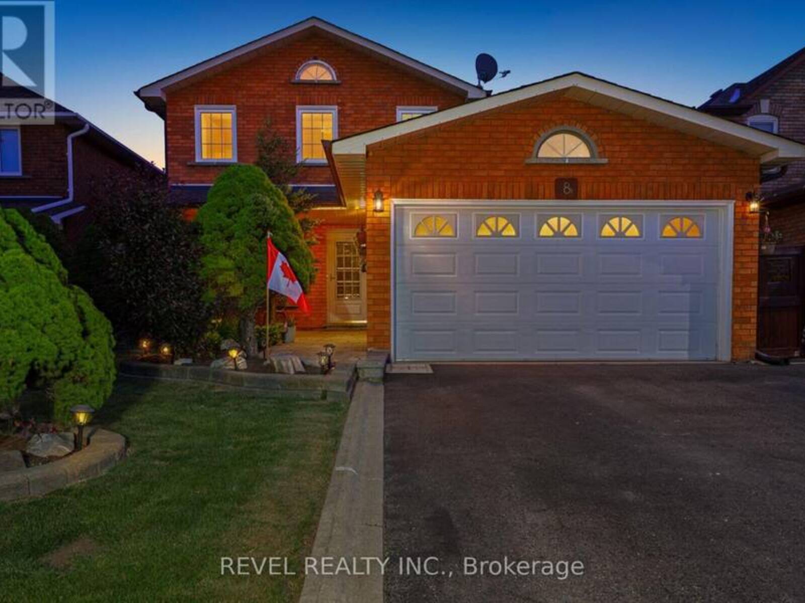 8 COCHRANE AVENUE, Brampton, Ontario L6Z 4J4