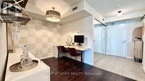 656 - 209 FORT YORK BOULEVARD S | Toronto Ontario | Slide Image Thirteen