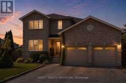 32 REYNOLDS LANE | Barrie Ontario | Slide Image One