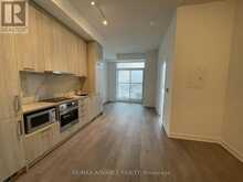 521 - 10 HONEYCRISP CRESCENT | Vaughan Ontario | Slide Image Three