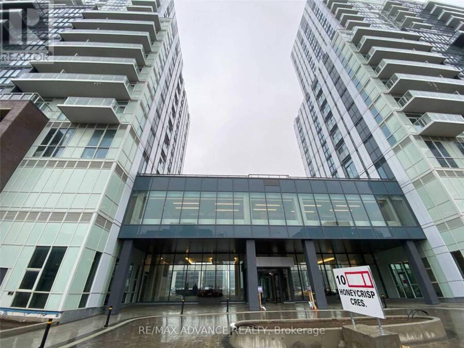 521 - 10 HONEYCRISP CRESCENT, Vaughan, Ontario L4K 0M7
