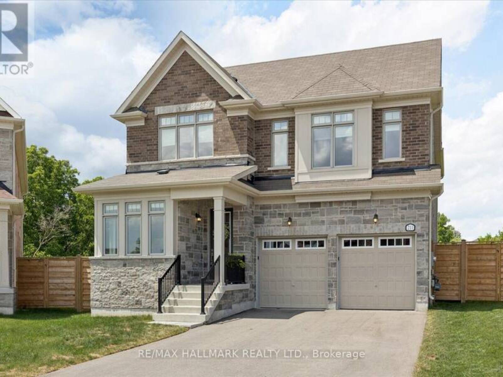 211 BUSATO DRIVE, Whitchurch-Stouffville, Ontario L4A 4X4