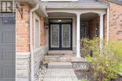 10 WILTON TRAIL | Aurora Ontario | Slide Image Four