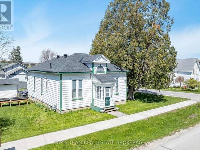 16 PEEL STREET Penetanguishene Ontario, L9M 1A6 - 3 Bedrooms Home For Sale