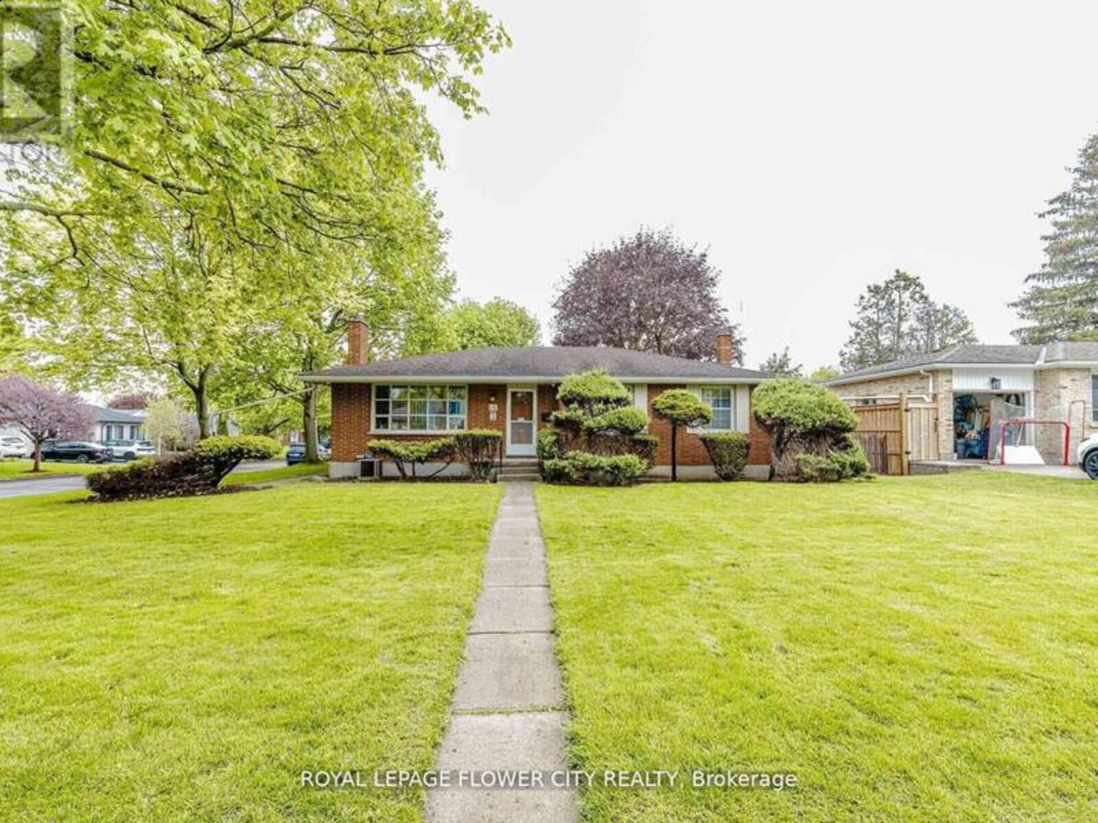 15 CUMBERLAND CRESCENT, London, Ontario N5X 1B7